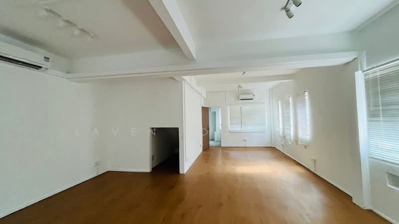 Near Mattar Mrt no gst immediate renovated with washroom, , 800 sqft, Office For Rent, by Laven Loo 吕欣颐, 500174391 - CommercialGuru.com.sg