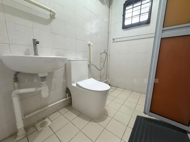 205C Compassvale Lane, 205C Compassvale Lane, 3 Bedrooms, 1,324 sqft, HDB Flat For Sale, by Lavonne Ong 王慧丽, 500174394 - Bathroom - PropertyGuru.com.sg