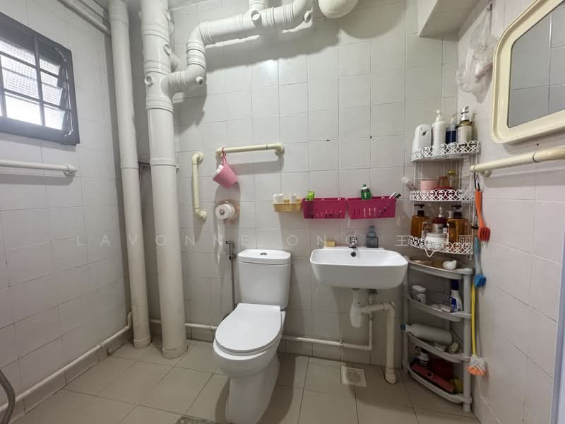 205C Compassvale Lane, 205C Compassvale Lane, 3 Bedrooms, 1,324 sqft, HDB Flat For Sale, by Lavonne Ong 王慧丽, 500174394 - Bathroom - PropertyGuru.com.sg