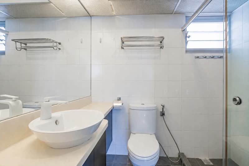 613B Punggol Drive, 613B Punggol Drive, 3 Bedrooms, 1,001 sqft, HDB Flat For Sale, by JOHN YEO, 500174395 - Bathroom - PropertyGuru.com.sg