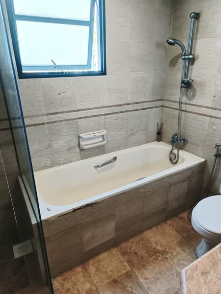 The Hillside, 341 Upper Bukit Timah Road, 3 Bedrooms, 1,313 sqft, Condominium For Sale, by Steven Tay, 500174409 - Bathroom - PropertyGuru.com.sg