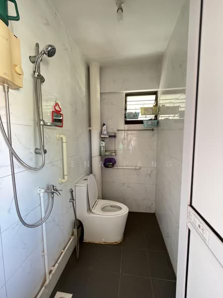 301 Ubi Avenue 1, 301 Ubi Avenue 1, 2 Bedrooms, 689 sqft, HDB Flat For Sale, by Elena Pang, 500174413 - Bathroom - PropertyGuru.com.sg