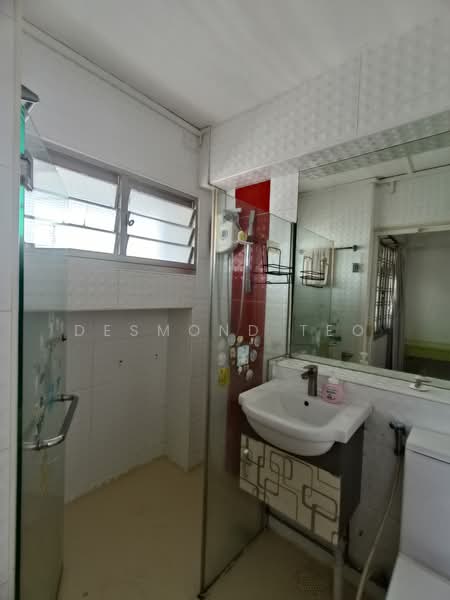 450E Tampines Street 42, 450E Tampines Street 42, 3 Bedrooms, 1,130 sqft, HDB Flat For Sale, by DESMOND TEO, 500174427 - Master Toilet - PropertyGuru.com.sg