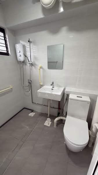 458 Pasir Ris Drive 4, 458 Pasir Ris Drive 4, 3 Bedrooms, 1,119 sqft, HDB Flat For Rent, by Vianna Tan, 500174441 - Bathroom - PropertyGuru.com.sg