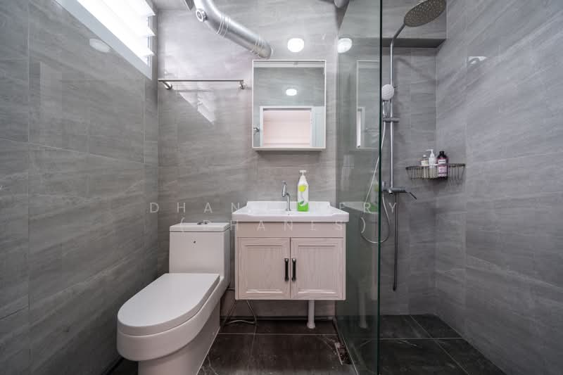 204 Petir Road, 204 Petir Road, 3 Bedrooms, 1,313 sqft, HDB Flat For Sale, by Dhaneswery (Dhanes), 500174457 - Bathroom - PropertyGuru.com.sg