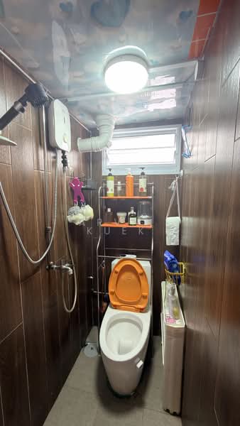 9 Lorong 7 Toa Payoh, 9 Lorong 7 Toa Payoh, 3 Bedrooms, 710 sqft, HDB Flat For Rent, by Arvin Kuek, 500174459 - Bathroom - PropertyGuru.com.sg