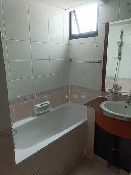 Eastvale, 31 Pasir Ris Drive 3, 3 Bedrooms, 1,280 sqft, Condominium For Rent, by Boon Leng Ho, 500174461 - Bathroom - PropertyGuru.com.sg