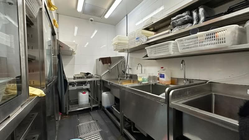 Vivocity, 1 Harbourfront Walk, 1,600 sqft, Mall Shop For Rent, by Sally Ang, 500174465 - Kitchen - CommercialGuru.com.sg