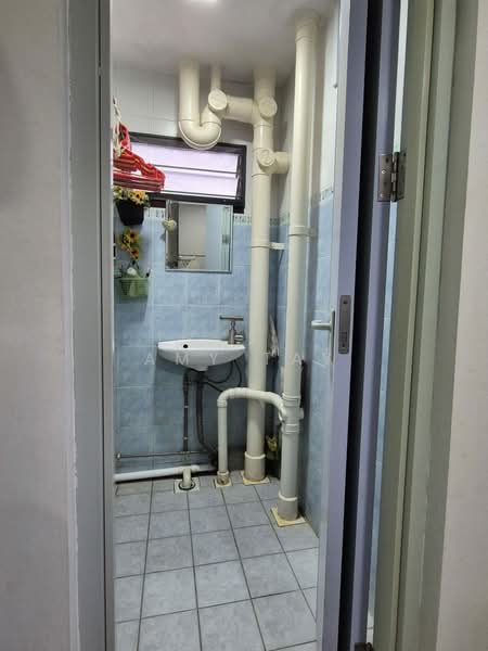 195 Kim Keat Avenue, 195 Kim Keat Avenue, 2 Bedrooms, 710 sqft, HDB Flat For Sale, by Amy Tay, 500174466 - Bathroom - PropertyGuru.com.sg