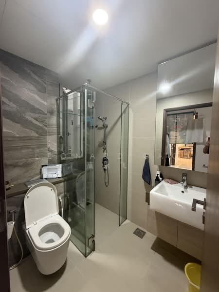 999-Year 3b2b Condo at Heart of Serangoon Quiet Landed Area, , 3 Bedrooms, 807 sqft, Condominium For Sale, by Leonard Gao 高永飞, 500174471 - Bathroom - PropertyGuru.com.sg