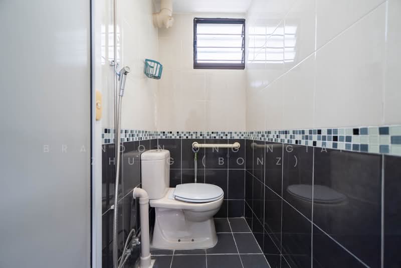 620 Bedok Reservoir Road, 620 Bedok Reservoir Road, 2 Bedrooms, 732 sqft, HDB Flat For Sale, by Brandon Ong Ngiap Zhung (BONZ), 500174480 - Bathroom - PropertyGuru.com.sg