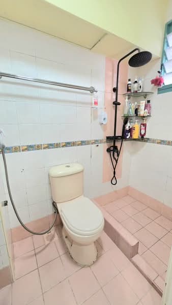 690B Woodlands Drive 75, 690B Woodlands Drive 75, 3 Bedrooms, 968 sqft, HDB Flat For Sale, by Nadiyah Kamsani, 500174493 - Bathroom - PropertyGuru.com.sg