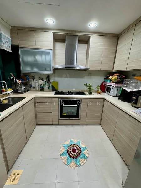 The Hillside, 343 Upper Bukit Timah Road, 3 Bedrooms, 1,356 sqft, Condominium For Rent, by Robin Wong, 500174499 - Kitchen - PropertyGuru.com.sg