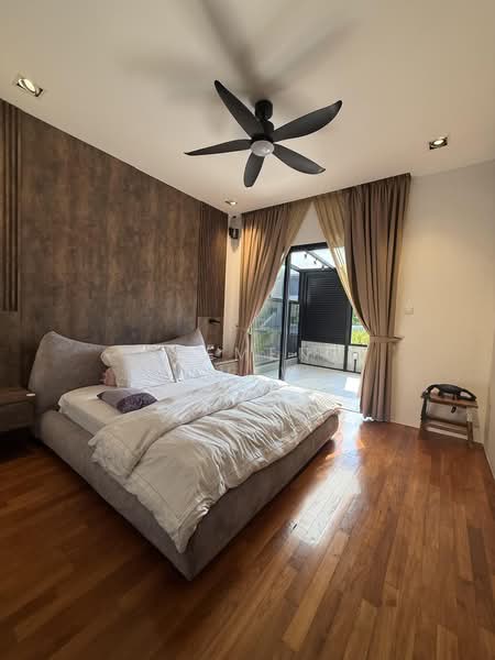 Chiselhurst/Colchester/Cardiff, , 5 Bedrooms, 3,700 sqft, Terraced House For Sale, by Clement Chew, 500174506 - Bedroom - PropertyGuru.com.sg