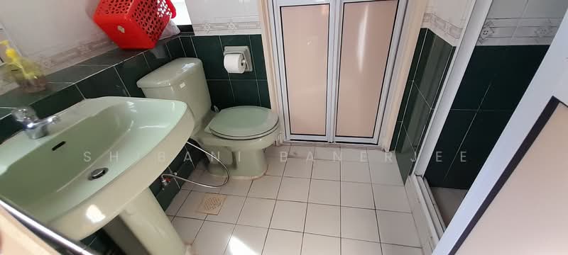 The Tanamera, 5 Tanah Merah Kechil Road, 3 Bedrooms, 1,518 sqft, Condominium For Rent, by Shibani Banerjee, 500174524 - Bathroom - PropertyGuru.com.sg