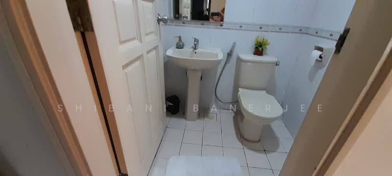 The Tanamera, 5 Tanah Merah Kechil Road, 3 Bedrooms, 1,518 sqft, Condominium For Rent, by Shibani Banerjee, 500174524 - Bathroom - PropertyGuru.com.sg