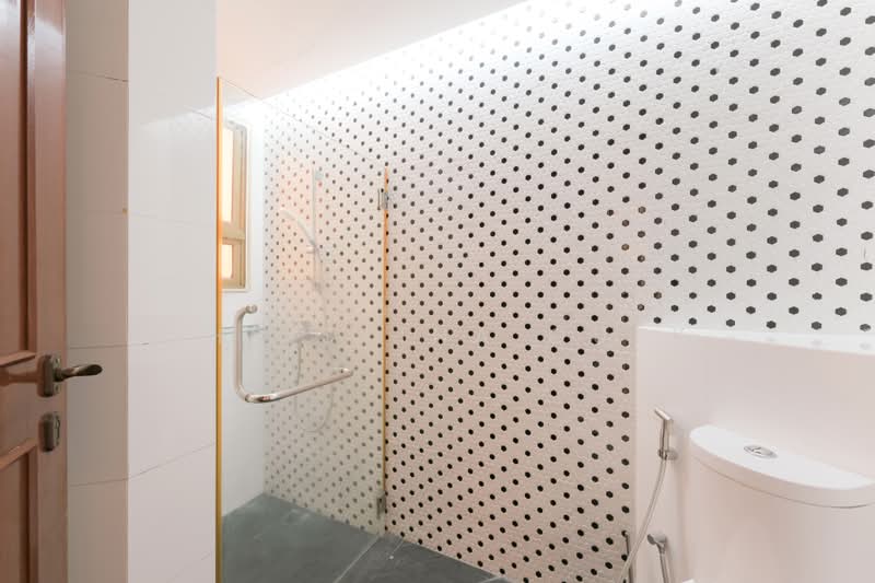 Villa Marina, 37 Jalan Sempadan, 3 Bedrooms, 1,528 sqft, Condominium For Sale, by Christina Quek, 500174531 - Bathroom - PropertyGuru.com.sg