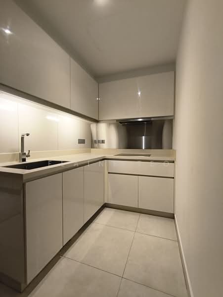 Marina Bay Suites, 3 Central Boulevard, 4 Bedrooms, 2,680 sqft, Apartment For Rent, by Elaine Teo, 500174549 - Kitchen - PropertyGuru.com.sg