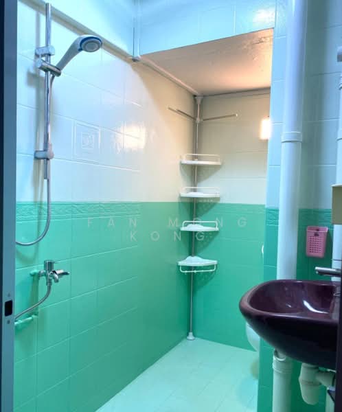 112 Ho Ching Road, 112 Ho Ching Road, Room Rental, 92 sqft, HDB Flat For Rent, by Fan Mong Kong, 500174565 - Bathroom - PropertyGuru.com.sg