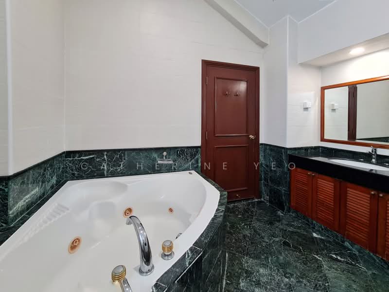 Fifth Avenue Condominium, 2 Fifth Avenue, 4 Bedrooms, 2,433 sqft, Condominium For Rent, by Catherine Yeo, 500174580 - Bathroom - PropertyGuru.com.sg