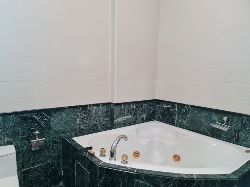 Fifth Avenue Condominium, 2 Fifth Avenue, 4 Bedrooms, 2,433 sqft, Condominium For Rent, by Catherine Yeo, 500174580 - Bathroom - PropertyGuru.com.sg
