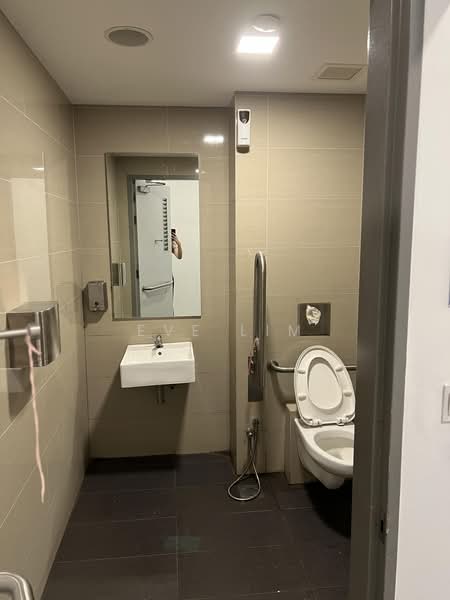 HH @ Kallang, 55 Kallang Pudding Road, 1,927 sqft, Light Industrial (B1) For Rent, by Eve Lim, 500174583 - Bathroom - CommercialGuru.com.sg