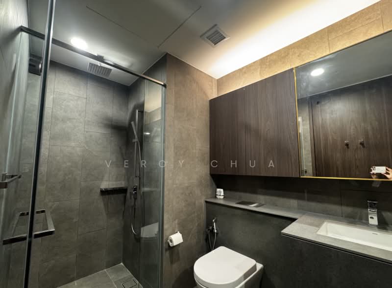 Midtown Modern, 18 Tan Quee Lan Street, 2 Bedrooms, 721 sqft, Condominium For Rent, by Veroy Chua, 500174587 - Bathroom - PropertyGuru.com.sg