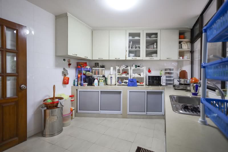 HUGE LANDED DETACHED HOUSE @ SERAGOON MRT, JALAN CHERMAT, 4 Bedrooms, 3,800 sqft, Detached House For Sale, by Tristan Tay, 500174588 - Kitchen - PropertyGuru.com.sg