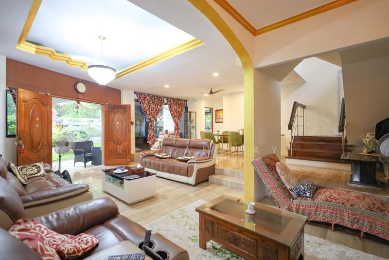 HUGE LANDED DETACHED HOUSE @ SERAGOON MRT, JALAN CHERMAT, 4 Bedrooms, 3,800 sqft, Detached House For Sale, by Tristan Tay, 500174588 - Living Room - PropertyGuru.com.sg