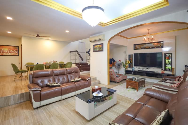 HUGE LANDED DETACHED HOUSE @ SERAGOON MRT, JALAN CHERMAT, 4 Bedrooms, 3,800 sqft, Detached House For Sale, by Tristan Tay, 500174588 - Living Room - PropertyGuru.com.sg