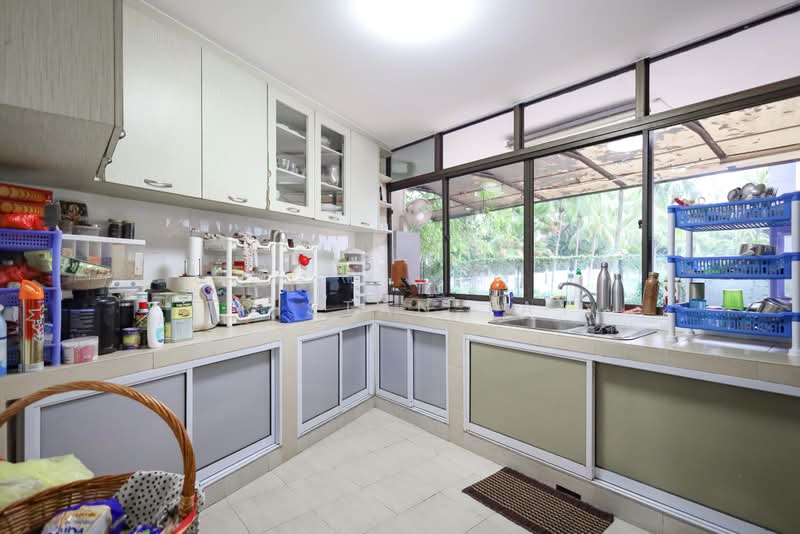 HUGE LANDED DETACHED HOUSE @ SERAGOON MRT, JALAN CHERMAT, 4 Bedrooms, 3,800 sqft, Detached House For Sale, by Tristan Tay, 500174588 - Kitchen - PropertyGuru.com.sg