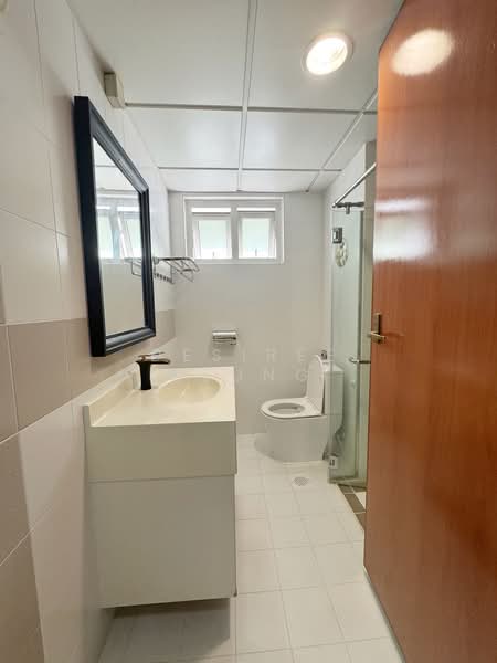 303A Punggol Central, 303A Punggol Central, 3 Bedrooms, 1,001 sqft, HDB Flat For Sale, by Desiree Leung, 500174590 - Master Bathroom - PropertyGuru.com.sg