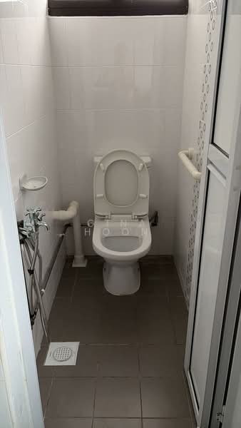 75 Bedok North Road, 75 Bedok North Road, 2 Bedrooms, 721 sqft, HDB Flat For Rent, by Gina Hoon, 500174617 - Bathroom - PropertyGuru.com.sg