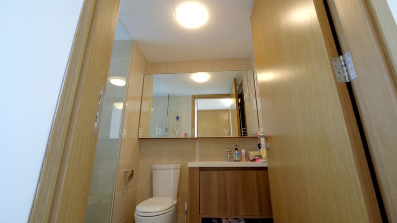 Kingsford Waterbay, 68 Upper Serangoon View, 3 Bedrooms, 861 sqft, Condominium For Sale, by Jeryl Yee, 500174632 - Bathroom - PropertyGuru.com.sg