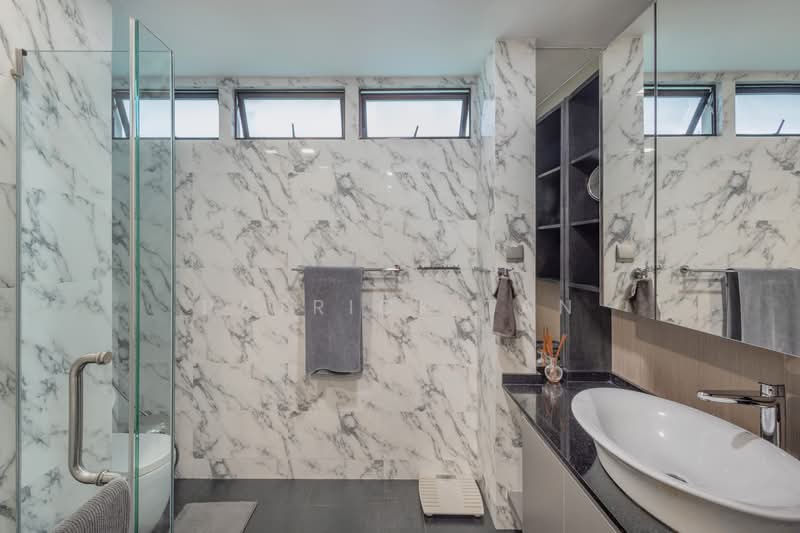 Cheap! Within 1km from RGS! Renovated 4 Storey Corner Townhouse!, , 5 Bedrooms, 2,896 sqft, Town House For Sale, by Patrick Tan, 500174637 - Bathroom - PropertyGuru.com.sg