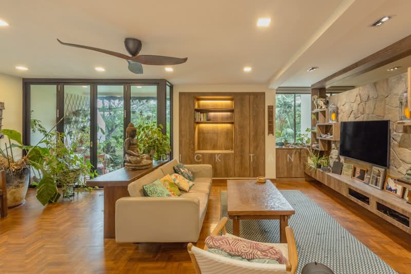 Cheap! Within 1km from RGS! Renovated 4 Storey Corner Townhouse!, , 5 Bedrooms, 2,896 sqft, Town House For Sale, by Patrick Tan, 500174637 - Living Room - PropertyGuru.com.sg