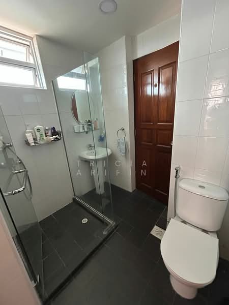 Hawaii Tower, 73 Meyer Road, 3 Bedrooms, 2,239 sqft, Condominium For Rent, by Tricia Arifin, 500174643 - Common Bathroom - PropertyGuru.com.sg