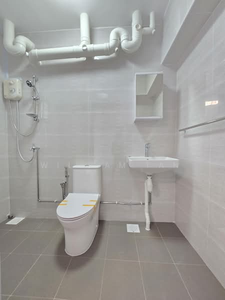 258 Serangoon Central Drive, 258 Serangoon Central Drive, 3 Bedrooms, 1,076 sqft, HDB Flat For Rent, by William Tan, 500174650 - Bathroom - PropertyGuru.com.sg