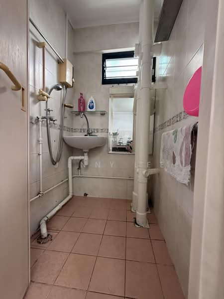 82 Whampoa Drive, 82 Whampoa Drive, 2 Bedrooms, 710 sqft, HDB Flat For Sale, by Jenny Lee, 500174658 - Bathroom - PropertyGuru.com.sg