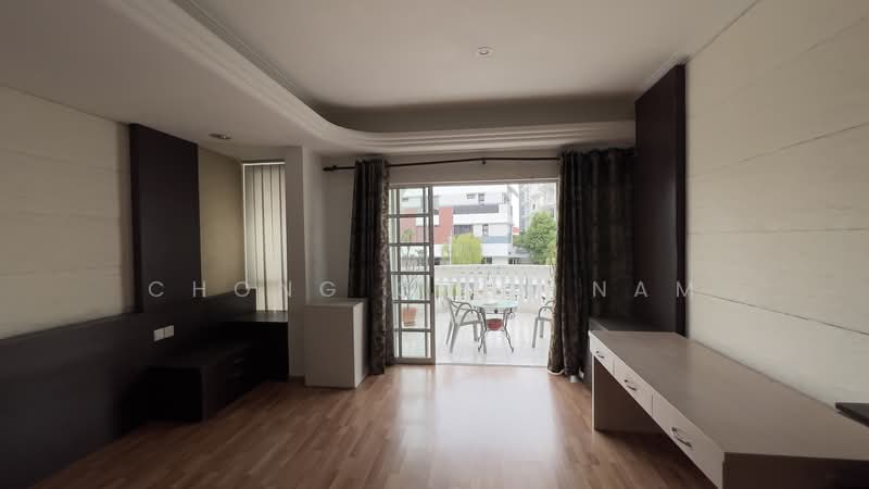 VILLA FOR MULTI GENERATIONS, TELOK KURAU. SOUTH-EAST FACING, SMALL LANE OFF TELOK KURAU, 10+ Bedrooms, 7,000 sqft, Detached House For Sale, by Chong Chen Nam, 500174670 - Balcony - PropertyGuru.com.sg