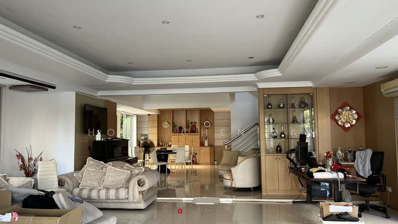 VILLA FOR MULTI GENERATIONS, TELOK KURAU. SOUTH-EAST FACING, SMALL LANE OFF TELOK KURAU, 10+ Bedrooms, 7,000 sqft, Detached House For Sale, by Chong Chen Nam, 500174670 - Living Room - PropertyGuru.com.sg