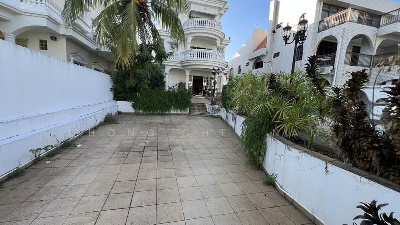 VILLA FOR MULTI GENERATIONS, TELOK KURAU. SOUTH-EAST FACING, SMALL LANE OFF TELOK KURAU, 10+ Bedrooms, 7,000 sqft, Detached House For Sale, by Chong Chen Nam, 500174670 - Exterior - PropertyGuru.com.sg