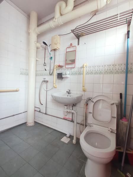 365 Woodlands Avenue 5, 365 Woodlands Avenue 5, Room Rental, 120 sqft, HDB Flat For Rent, by Kai Ng, 500174672 - Bathroom - PropertyGuru.com.sg