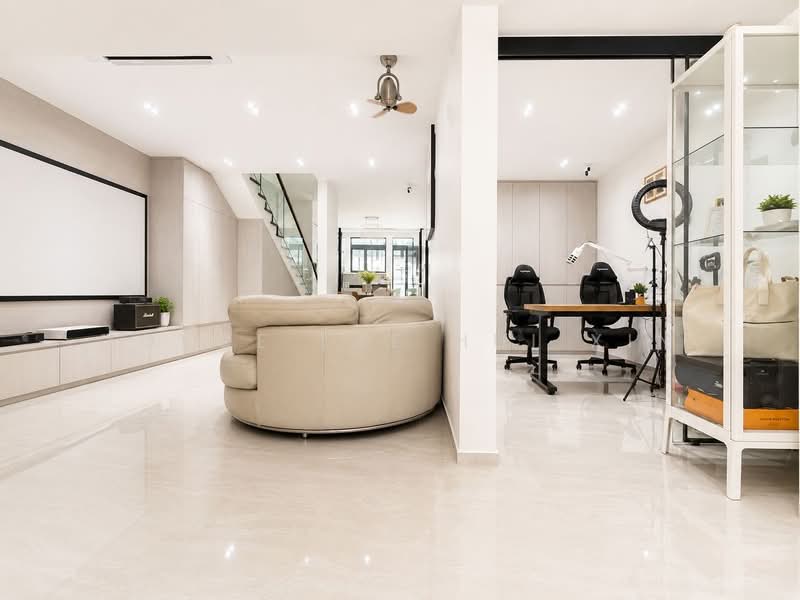 West Coast Gardens, WEST COAST GROVE, 5 Bedrooms, 2,500 sqft, Terraced House For Sale, by Joyce Lye Hui Xin, 500174673 - Living Room - PropertyGuru.com.sg