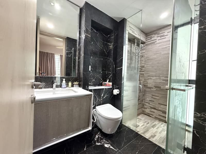 J Gateway, 2 Gateway Drive, 3 Bedrooms, 969 sqft, Condominium For Rent, by Jasmine Ye, 500174681 - Bathroom - PropertyGuru.com.sg