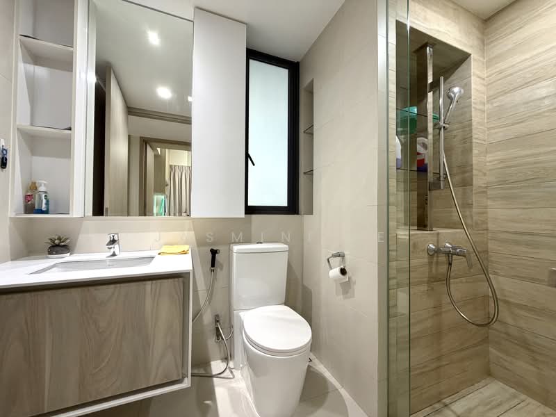 J Gateway, 2 Gateway Drive, 3 Bedrooms, 969 sqft, Condominium For Rent, by Jasmine Ye, 500174681 - Bathroom - PropertyGuru.com.sg