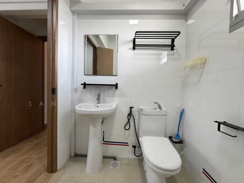 438B Bukit Batok West Avenue 8, 438B Bukit Batok West Avenue 8, 3 Bedrooms, 1,001 sqft, HDB Flat For Rent, by Sandra Ching 钟素玲, 500174709 - Bathroom - PropertyGuru.com.sg