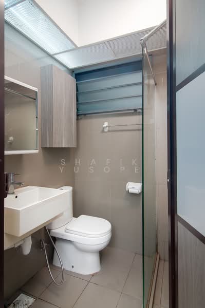 308B Punggol Walk, 308B Punggol Walk, 3 Bedrooms, 990 sqft, HDB Flat For Sale, by Shafik Yusope, 500174717 - Bathroom - PropertyGuru.com.sg