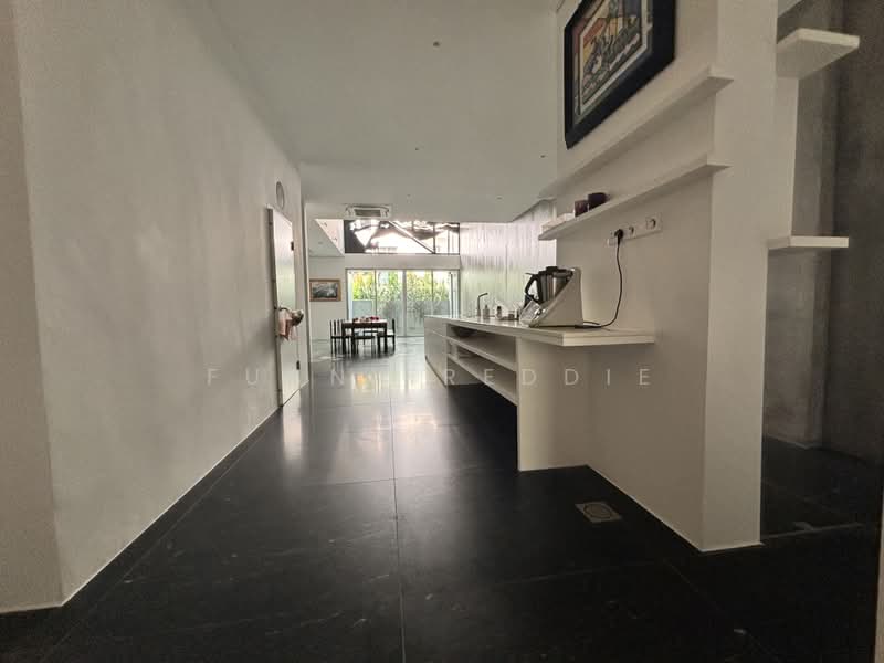 AVANT-GARDE LUXURY LIVING 前卫奢华生活典范3 Storey Terrace with Attic, Richards Place, 4 Bedrooms, 6,351 sqft, Terraced House For Sale, by Fuan Freddie, 500174730 - Kitchen Corridor - PropertyGuru.com.sg