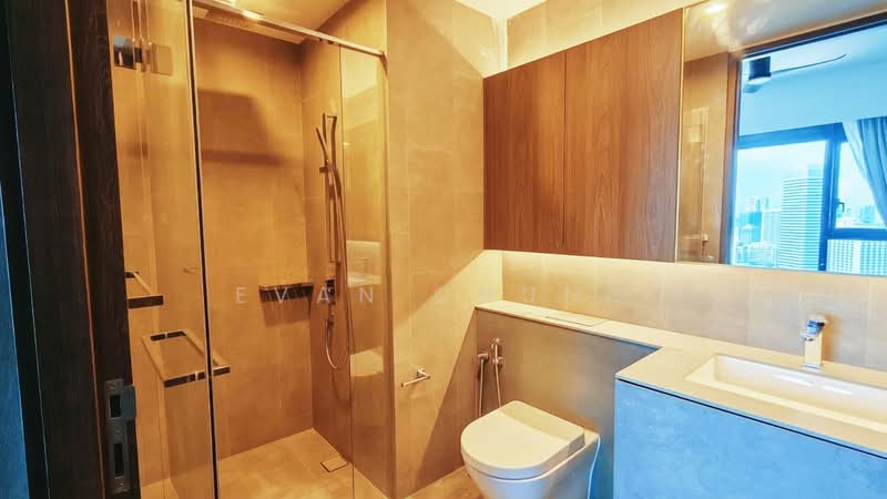 Midtown Modern, 18 Tan Quee Lan Street, 2 Bedrooms, 721 sqft, Condominium For Rent, by Evan Chung, 500174734 - Master Bath - PropertyGuru.com.sg
